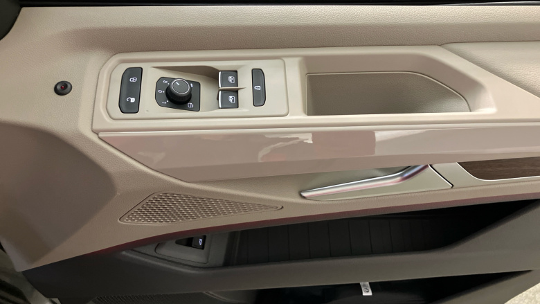 Volkswagen Multivan 2.0 TDI Style 5dr LWB DSG Diesel Estate